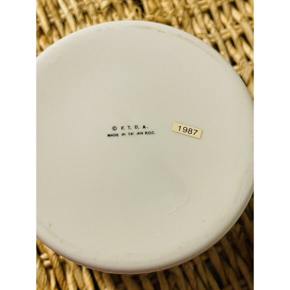 Vintage FTDA Vanity Jar Bouquet Of Hearts Porcelain Trinket Canister With Lid - Picture 8 of 10